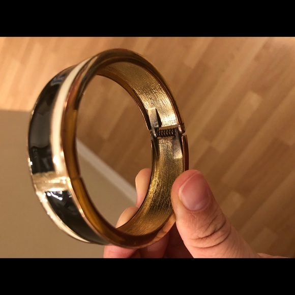 Black white and gold bracelet - Picture 4 of 8